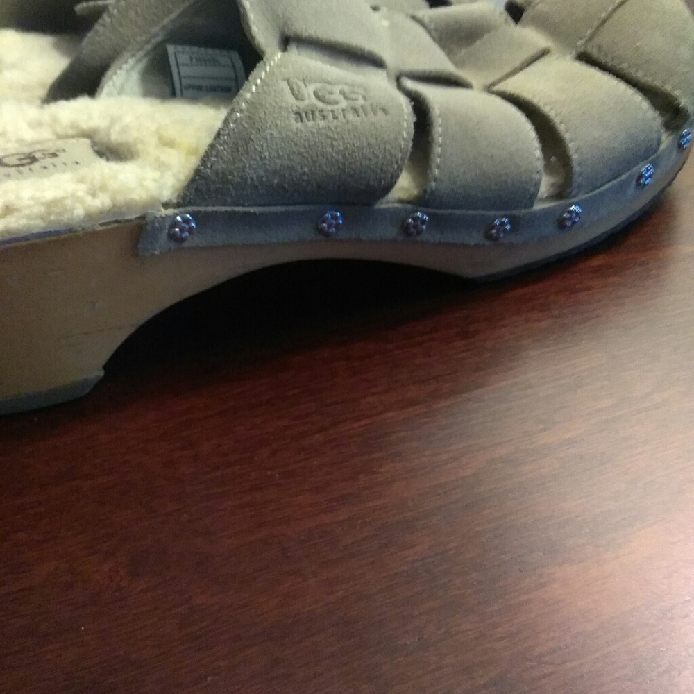 UGG - Picture 8 of 8